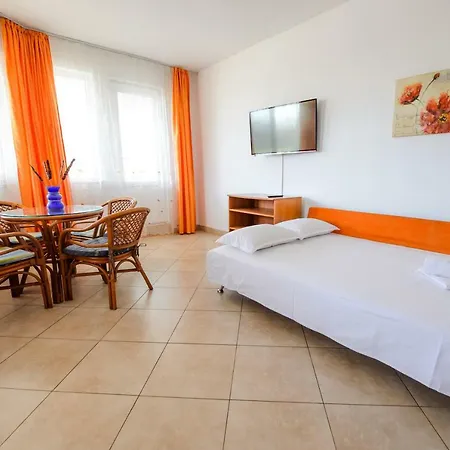 Apartment Summerland Nikos *